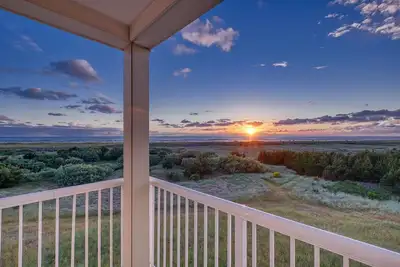 Image de Amazing Views, Beachfront, Pets Ok, In Town, Elevator, Walk to Beach (Azure)