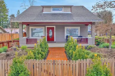 Image de Home Squared 2 Bed/2 Bath Walk to Square
