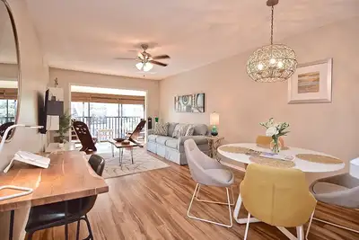 Image de 2 Bedroom Condo on Siesta Key, Walk to the Beach, Free Parking, Free Wifi, A/C