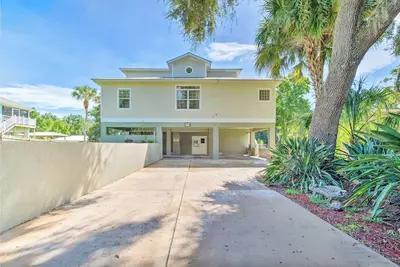 Image de Gulf-access home with a 73ft dock