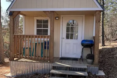 Image de Glamping Getaway - Tiny home on 143 acres of beauty!