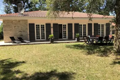 Image de Villa proche commerces dans parc arboré, 3km de la plage classée 4*