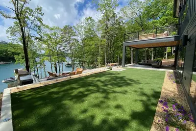 Image de Stunning new construction Lake Keowee contemporary waterfront home!