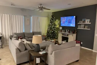 Image de Spacious 5 bedroom home w\/ heated pool\/hot tub 20 minutes from StateFarm Stadium