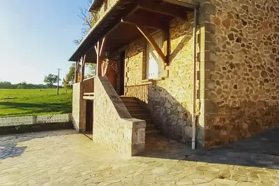 Gîte Lamalpapoche  situé au cœur d une ferme d antan avec ses animaux insolites.