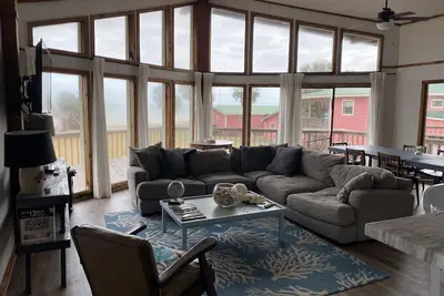 Image de Large Beachfront Home right on the beach