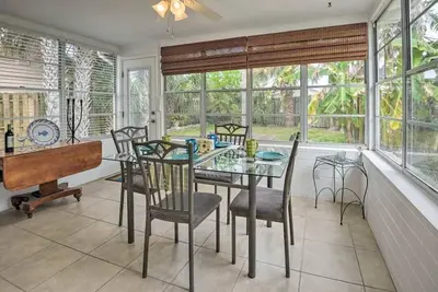 Image de Ormond Beach home w/patio, 1 block to the beach