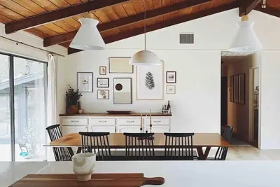 Image de Separate Office, Large Hot Tub, and Firepit