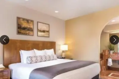 Sleeps 4 in Phoenix on Legacy Golf Course