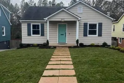 Image de Newly renovated cute 3 bedroom 2 bath bungalow