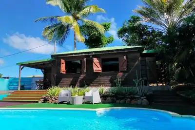 Image de Coup De Coeur : bungalow de charme en bois avec sa piscine privée