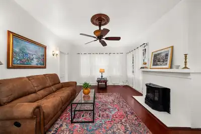 Image de Historic |Downtown Sebring| 3 Bdrm + 2 Bath