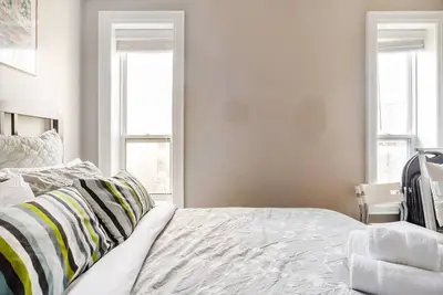 Image de Private: Bright 2-Storey Loft w/ Rooftop