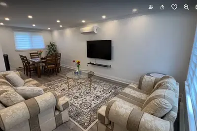 Image de SunnyHaven Retreat: 3 Bedrooms, 2-Car Bliss, Expansive Backyard Joy