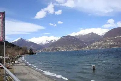 Image de Directly on the lake, a few minutes from the center, train station