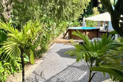 Image de Gites Les Vanilles jardin tropical luxuriant piscine 800m de la plage