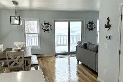 Image de Wake up to Sunrises - Your Lakehouse Getaway!