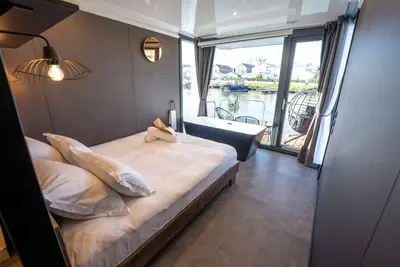 Image de Rêve flottant pour amoureux balnéo et sauna - La Balzac