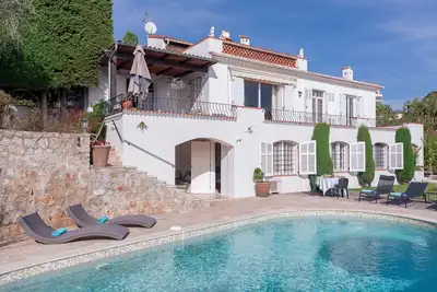 Image de Charming Villa, sea view, minutes away car ride from the Palm Beach and Cannes.
