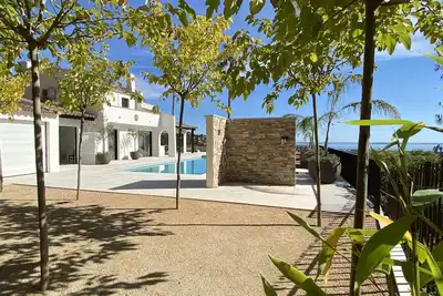 Image de Beautifully fully renovated villa with