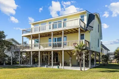 Image de Home - Newly Renovated - Beach House - Emerald Isle Point Great for Familes