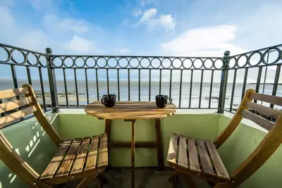 Image de Apartment with Mountain View!
