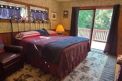 Image de Victorian manor suites in Manistee, Michigan - Pet friendly, no fee.