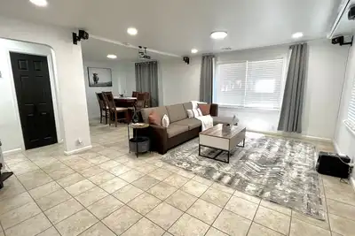 Image de The Oriole: Cozy 2 Bed Home Mins Off Interstate