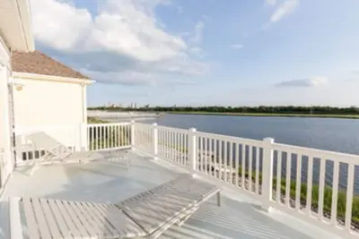 Image de Charming Bay View Home ~ Perfect For A Getaway!