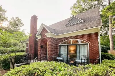 Image de ★ Comfy Columbia Gem ❤ Large Backyard w/ Pavilion★