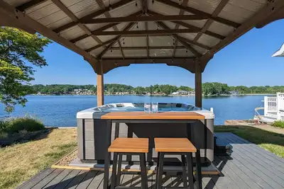 Image de The Docks @ Waterside - Hot Tub - On The Lake!