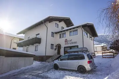 Image de Detached, pet-friendly, vacation home Anneliese in FĂĽgen