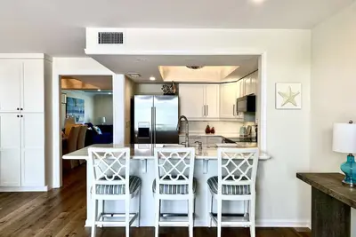 Image de Steps from the beachTownhouse in the heart of Ocean Drive shopping