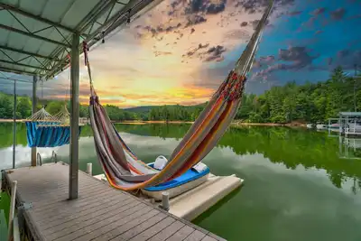 Image de Amazing Lake house, Private Dock & More, boat lift, jet ski docks Nice game room