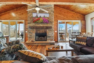 Image de Luxury Rustic Cabin! Over 160 Acres w\/ trails