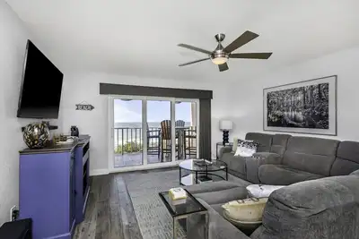 Image de Spectacular New Oceanfront 3/2 Condo- \"Seascape\" at Reef Club
