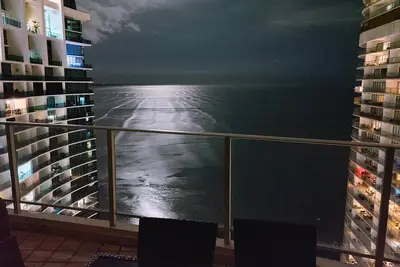 Image de Lux 3/3. 5 - 3000sft Condo Next to Trump Hotel