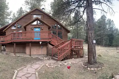 Image de Enjoy the hot tub under the stars and ponderosa pines!