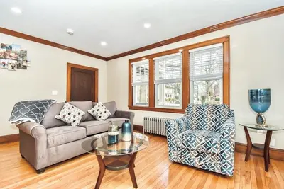 Image de Historic Private Auburndale Retreat Near Boston!