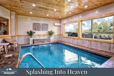 Image de Spectacular Luxury View Cabin! Indoor Pool! Hot Tub! Gaming! 1 mile to Downtown!