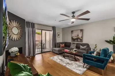 Image de Super Host with great reviews! Fantastic Location- Biltmore Luxury Condo