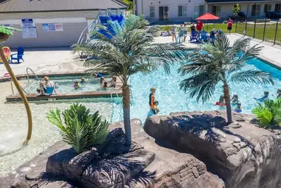 Image de New 4 B/4. 5ba at in Garden City Center, W/ Rec Center-Indoor/Outdoor Pools
