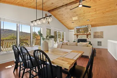 Image de SkiView Cabin - 4br, Cozy and Modern ~ Sleeps 10