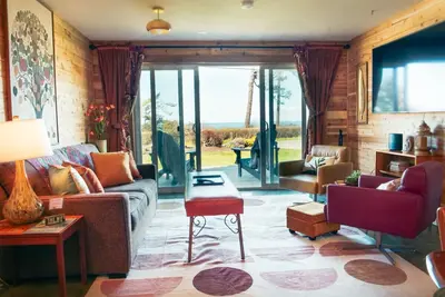 Image de #2 travel room · 2-Hot tub-Water view-Full kitchen-beach-1 bedroom