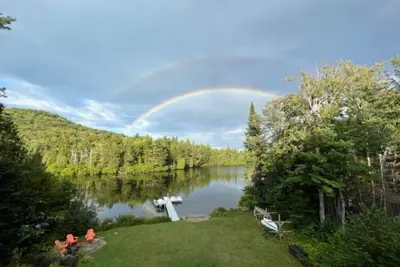Image de 4 Seasons New Home on Beautiful Loon Lake