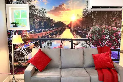 Image de Bright 1 Bedroom + Den Retreat Downtown Kelowna