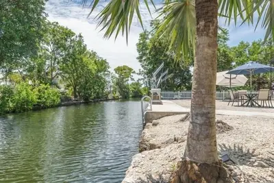 Image de Relaxing Florida Keys canal front home in nature preserve