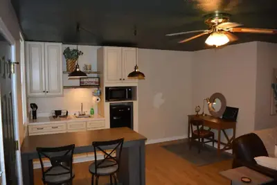 Image de Cozy, modern and private Guest Suite