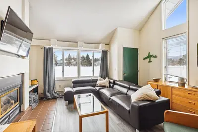 Image de Village Green 10f: 2 br, gas fireplace, resort amenities!