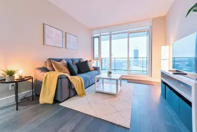 Image de New! Dt Views | Ug Parking | Mins to Saddledome